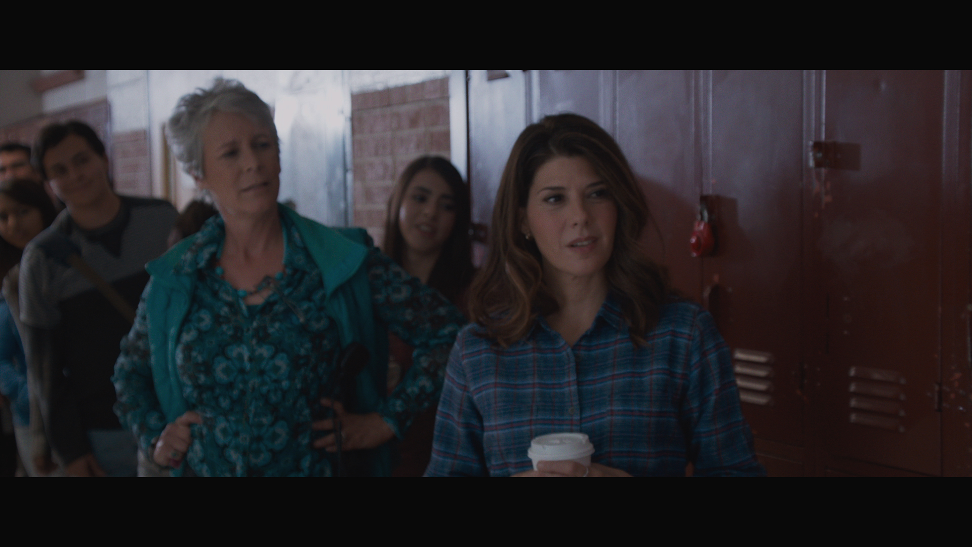 Still of Jamie Lee Curtis and Marisa Tomei in Spare Parts (2015)