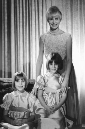 Janet Leigh with daughters Kelly and Jamie Lee Curtis C. 1963