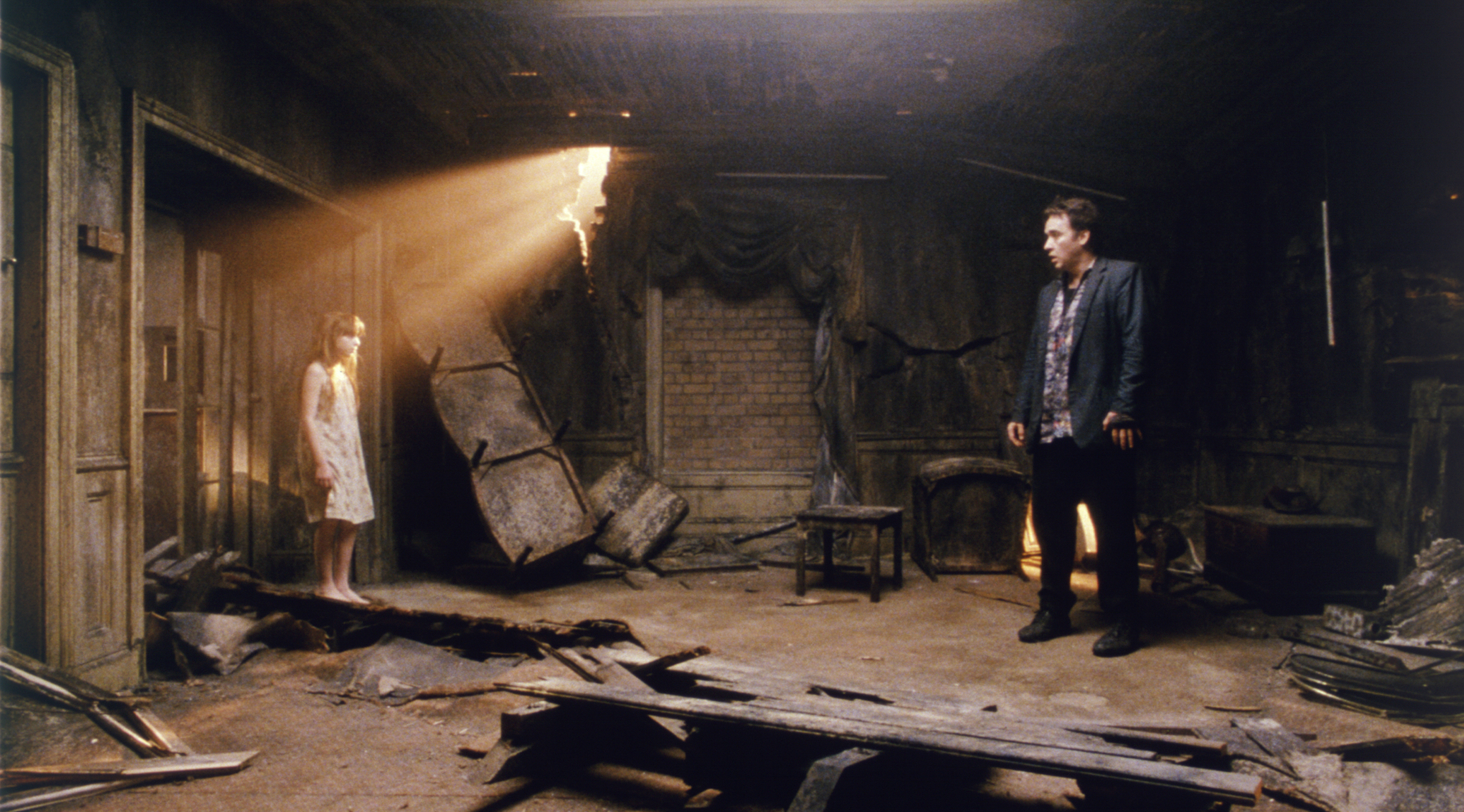 Still of John Cusack and Jasmine Jessica Anthony in 1408 (2007)