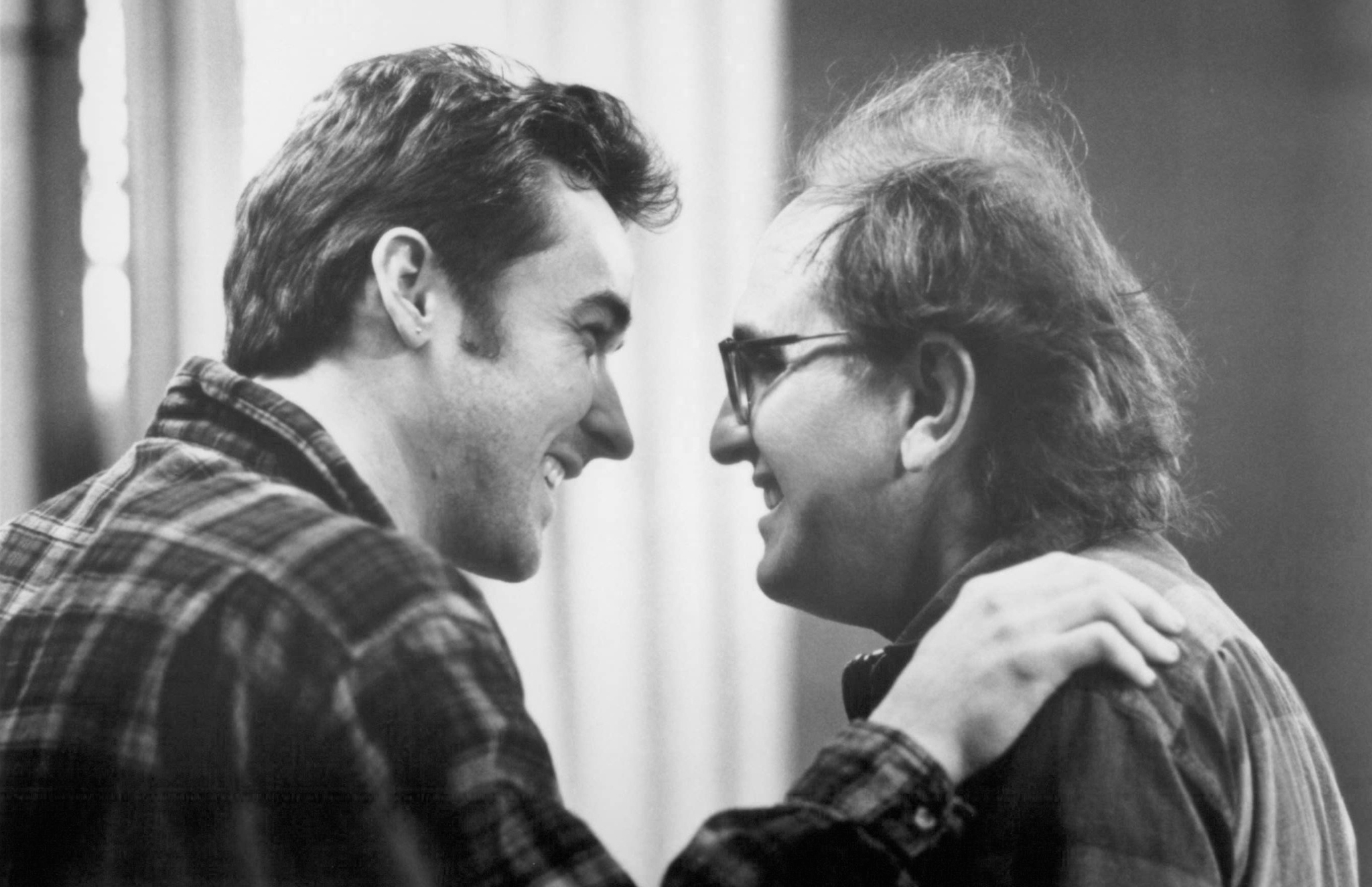 Still of John Cusack and Ramón Menéndez in Money for Nothing (1993)