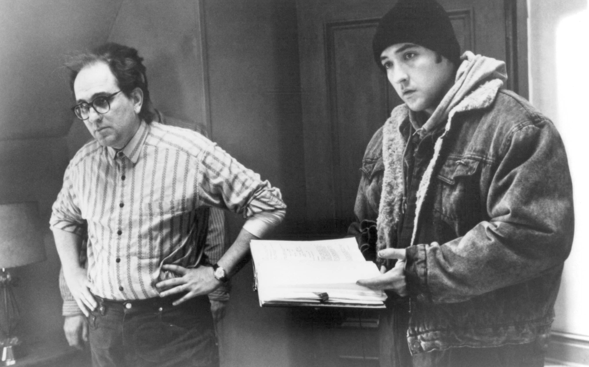 Still of John Cusack and Ramón Menéndez in Money for Nothing (1993)