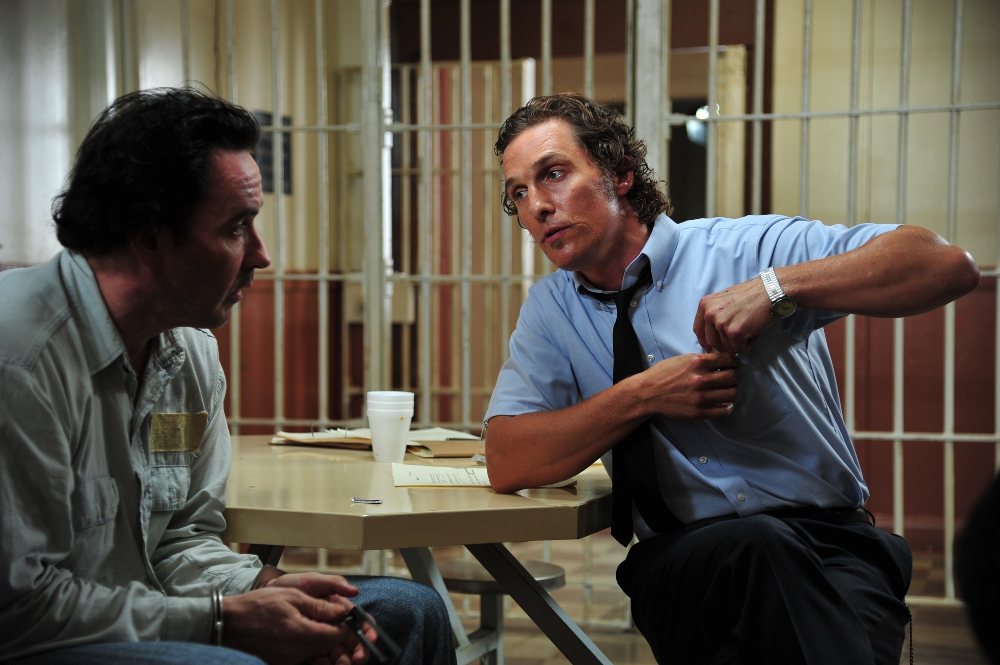 Still of John Cusack and Matthew McConaughey in The Paperboy (2012)