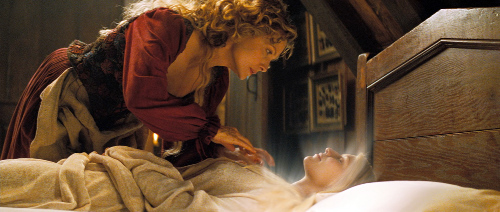 Still of Claire Danes and Michelle Pfeiffer in Zvaigzdziu dulkes (2007)