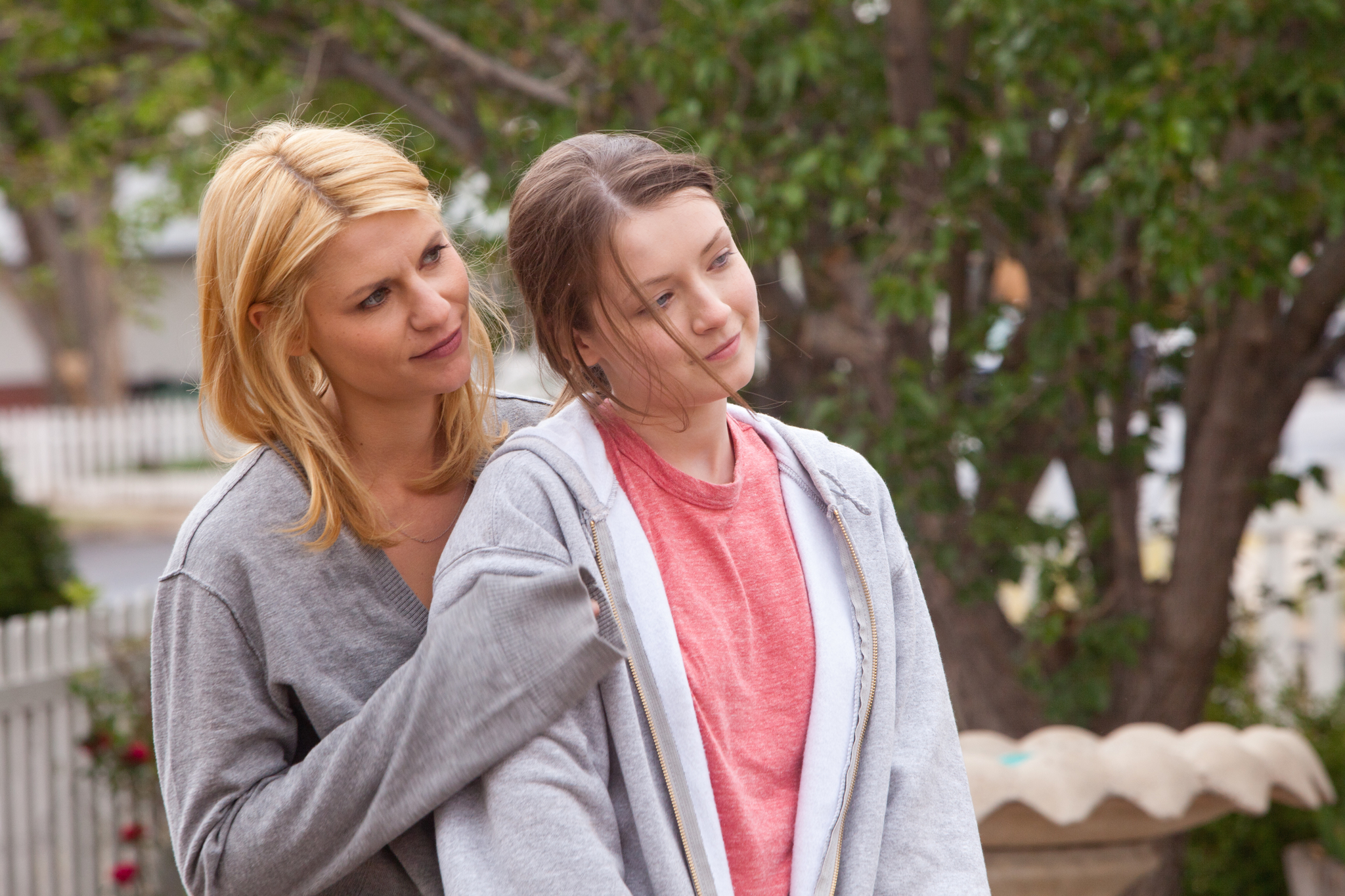 Still of Claire Danes and Sarah Bolger in As Cool as I Am (2013)