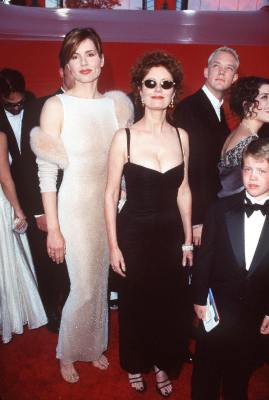 Geena Davis and Susan Sarandon at event of The 70th Annual Academy Awards (1998)