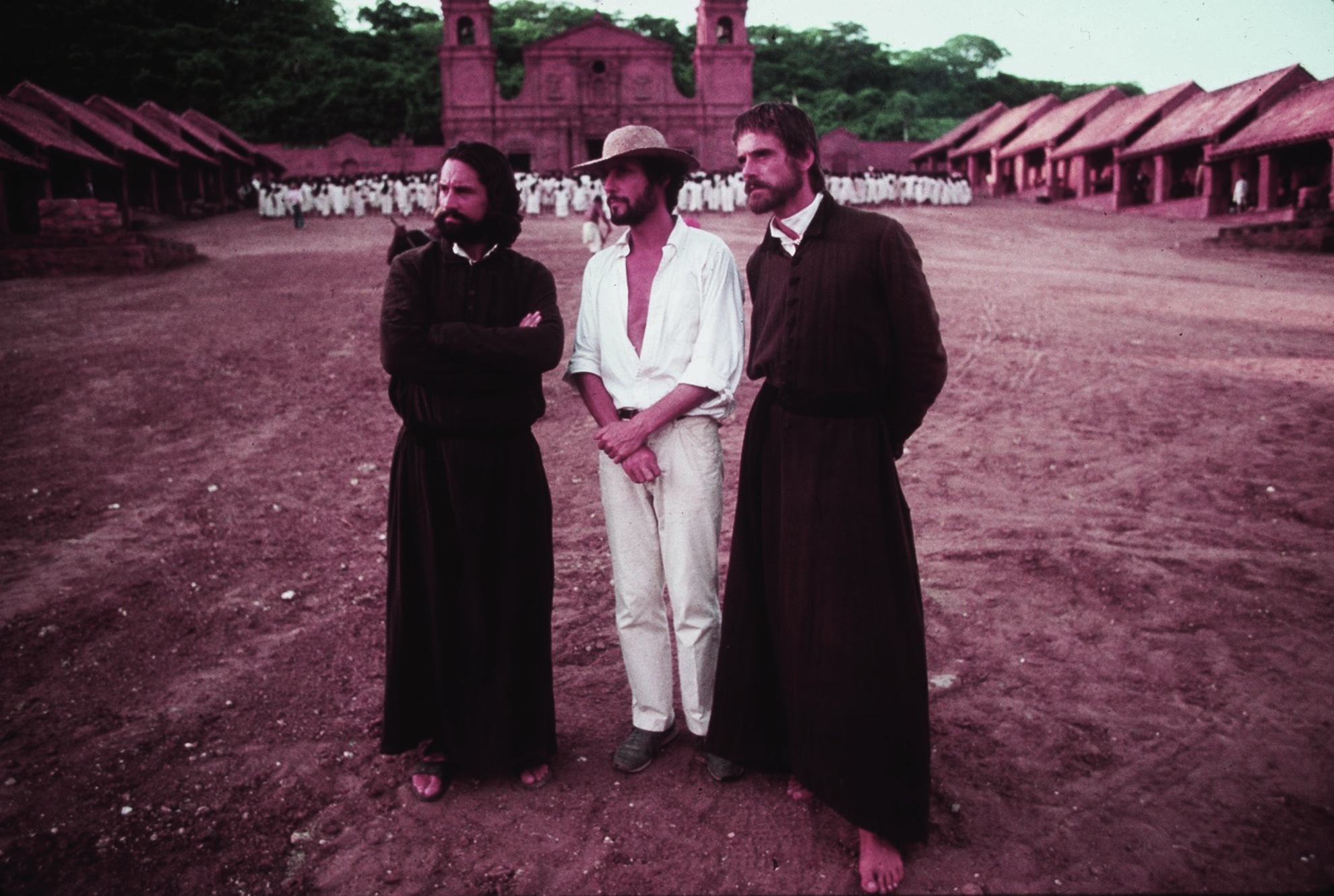Still of Robert De Niro, Jeremy Irons and Roland Joffé in The Mission (1986)