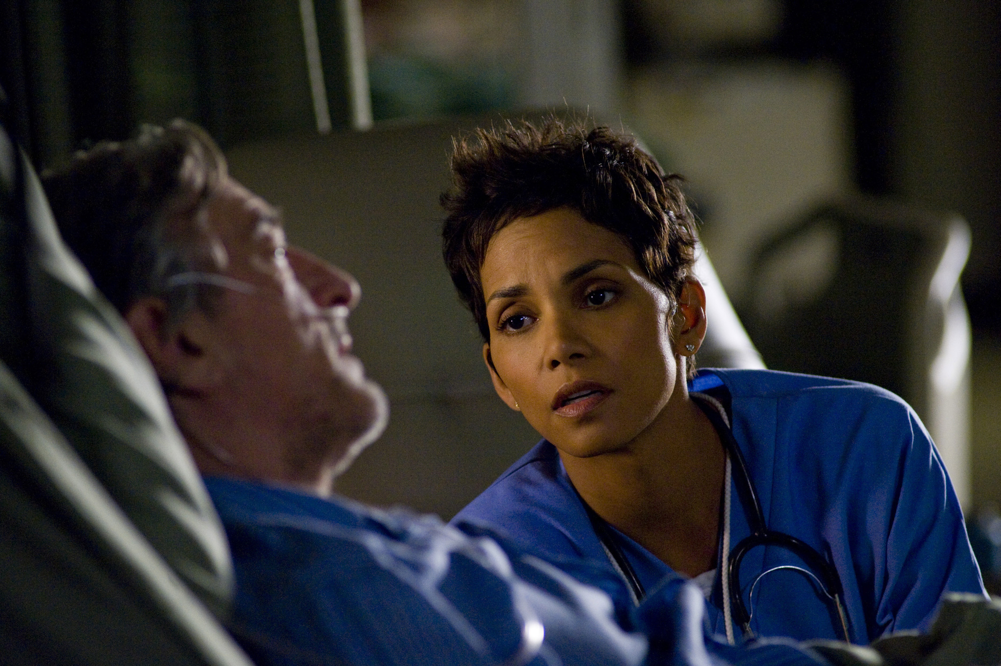 Still of Robert De Niro and Halle Berry in Naujieji metai Niujorke (2011)