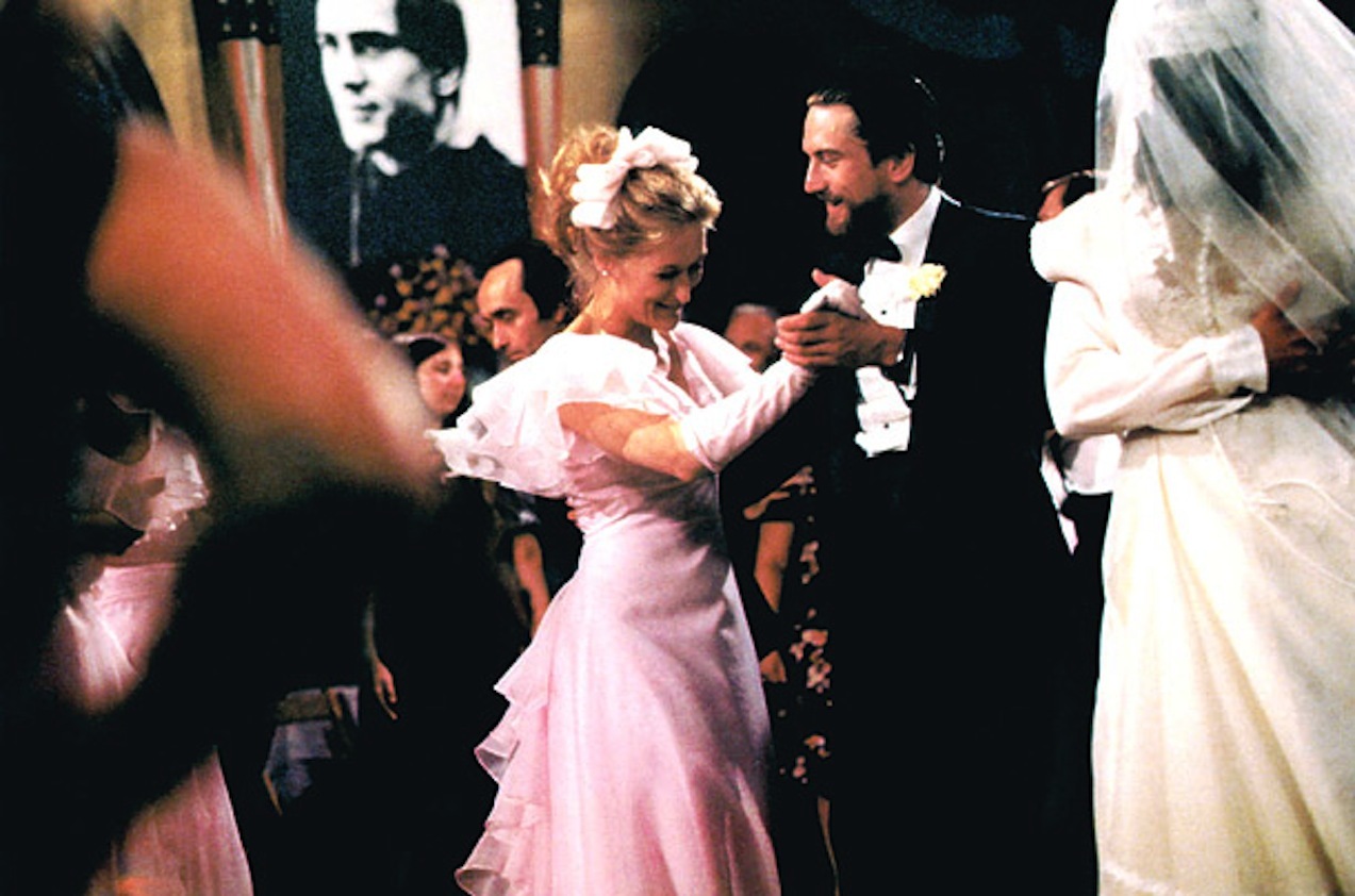 Still of Robert De Niro and Meryl Streep in The Deer Hunter (1978)