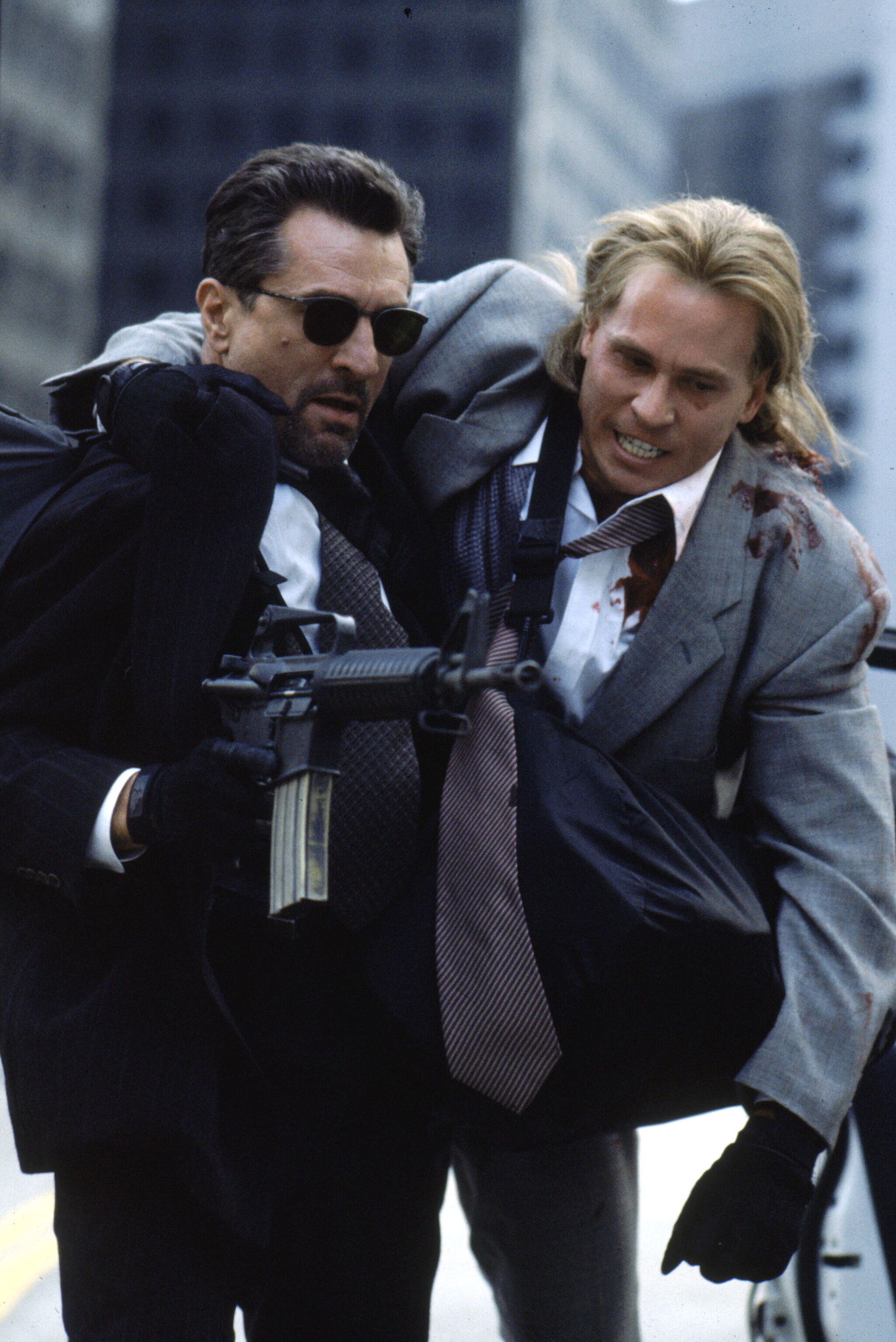 Still of Robert De Niro and Val Kilmer in Heat (1995)