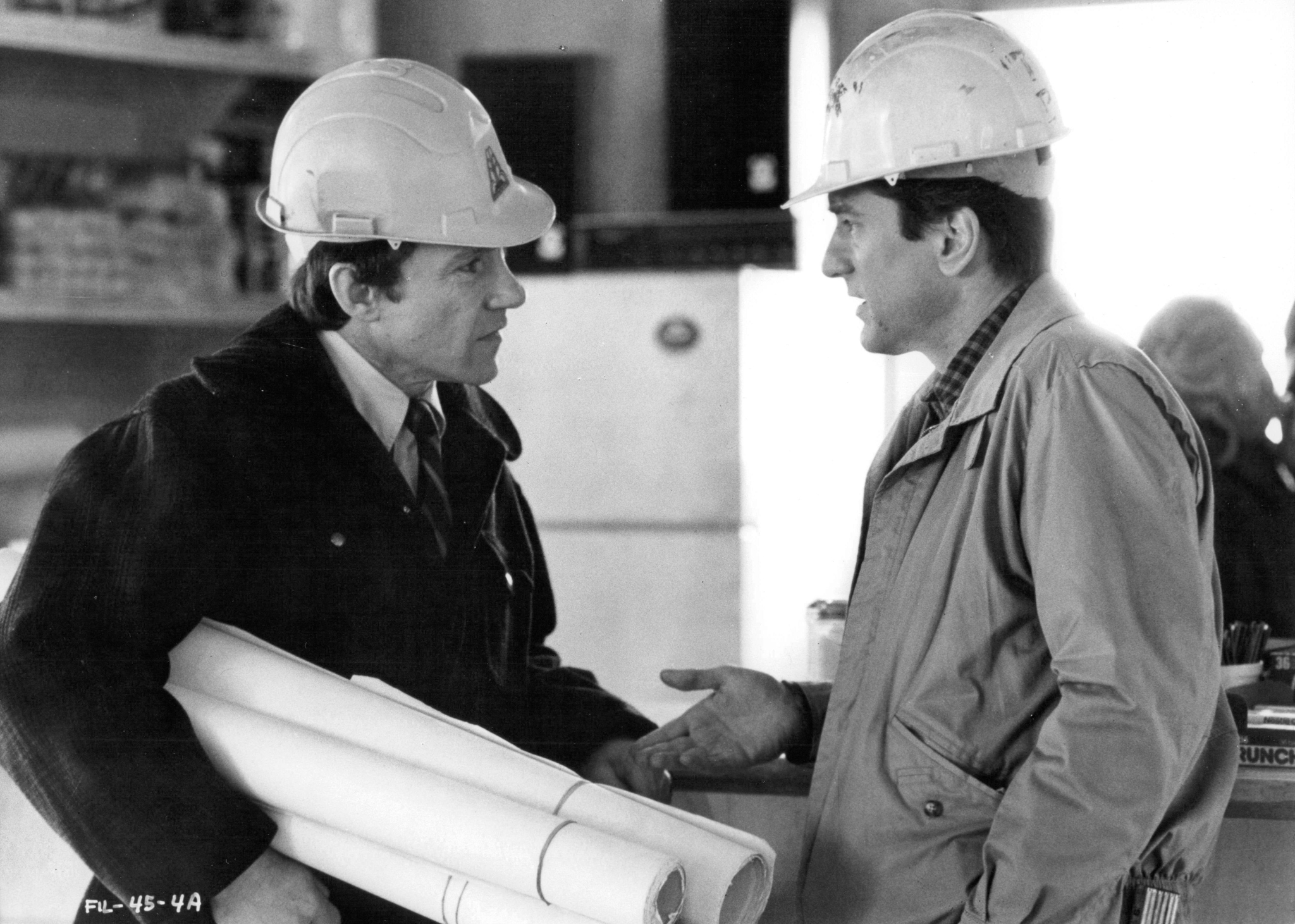 Still of Robert De Niro and Harvey Keitel in Falling in Love (1984)