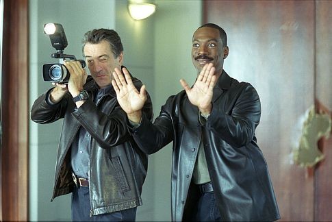 Still of Robert De Niro and Eddie Murphy in Showtime (2002)
