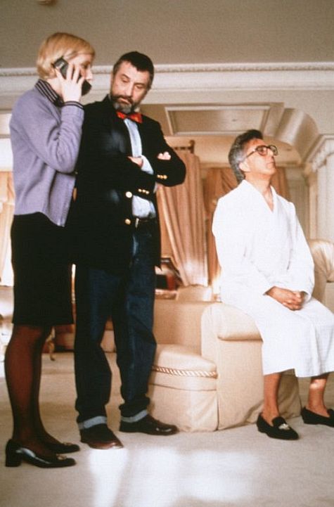 Still of Robert De Niro, Anne Heche and Dustin Hoffman in Wag the Dog (1997)