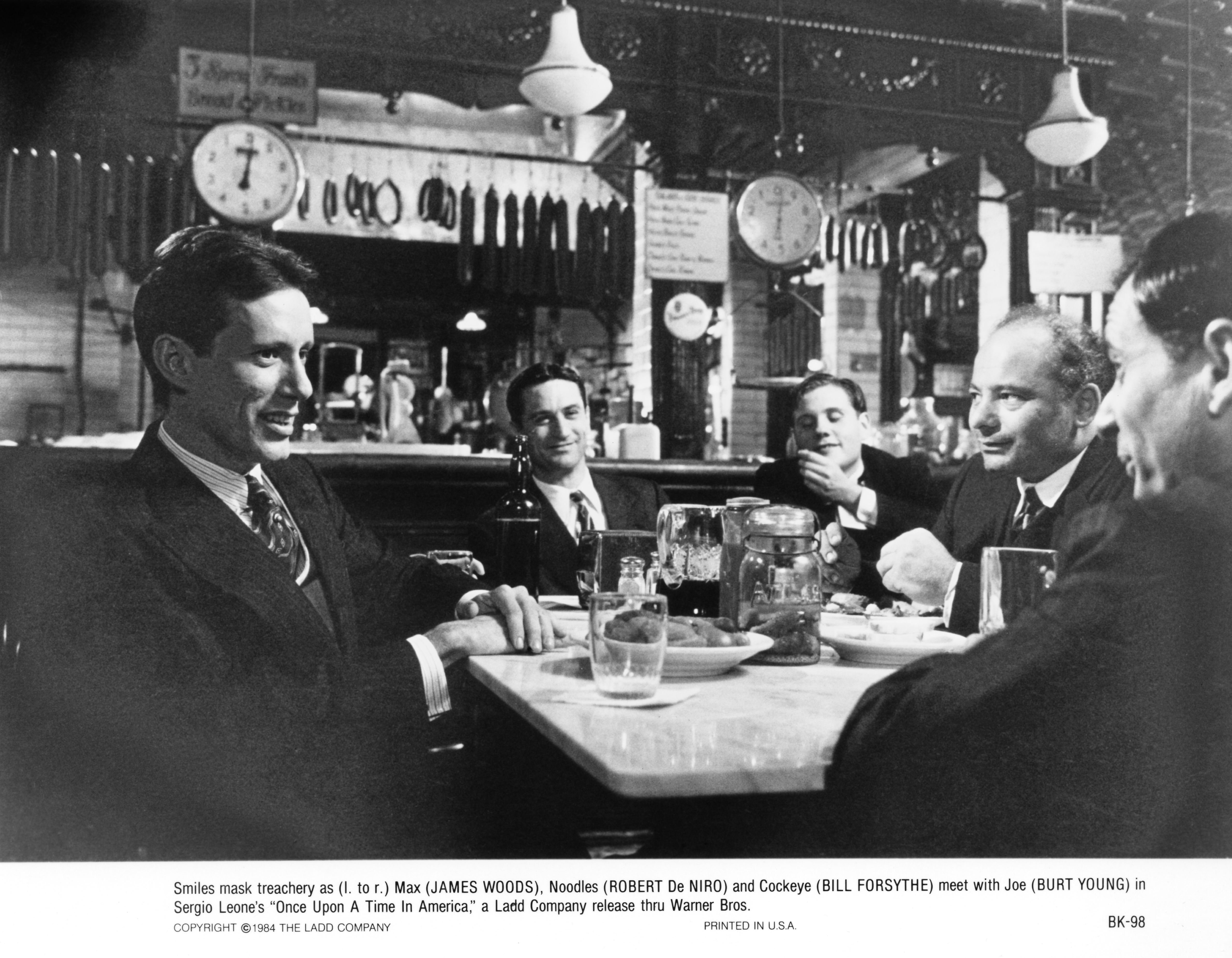 Still of Robert De Niro, James Woods, William Forsythe and Burt Young in Karta Amerikoje (1984)