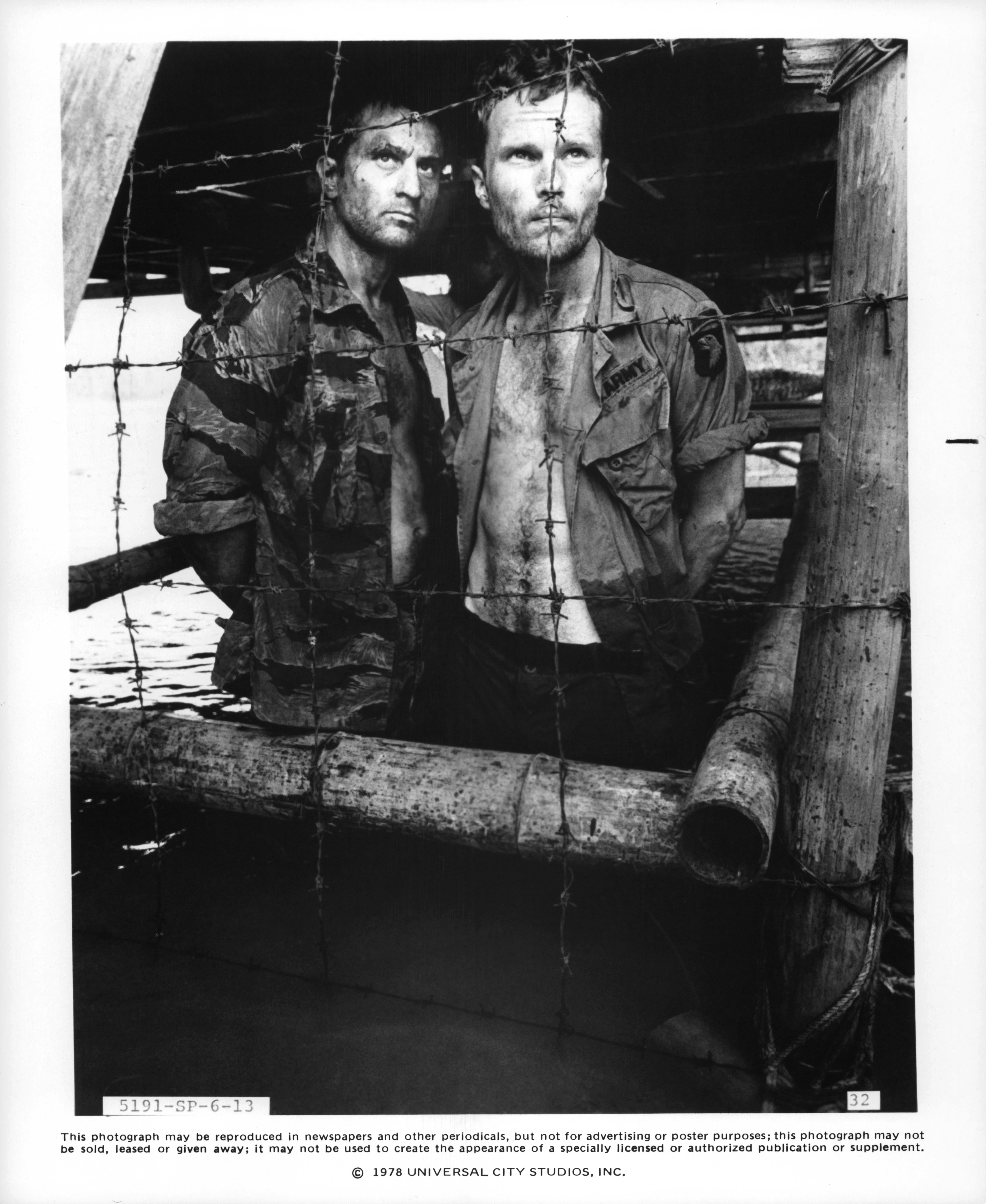 Still of Robert De Niro and John Savage in The Deer Hunter (1978)