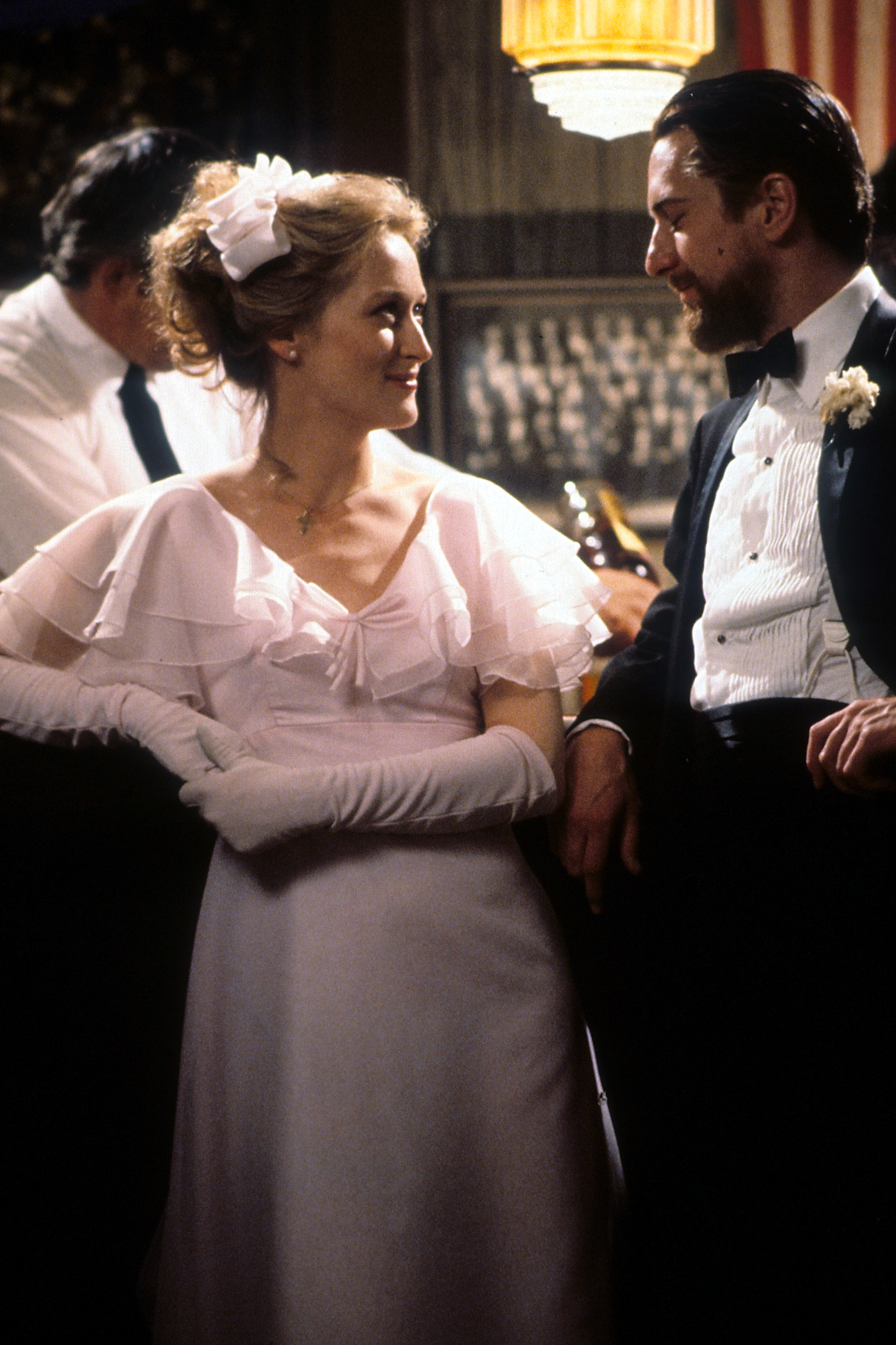 Still of Robert De Niro and Meryl Streep in The Deer Hunter (1978)