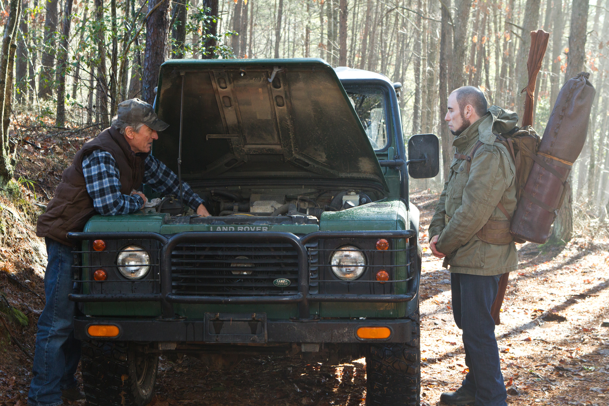 Still of Robert De Niro and John Travolta in Killing Season (2013)