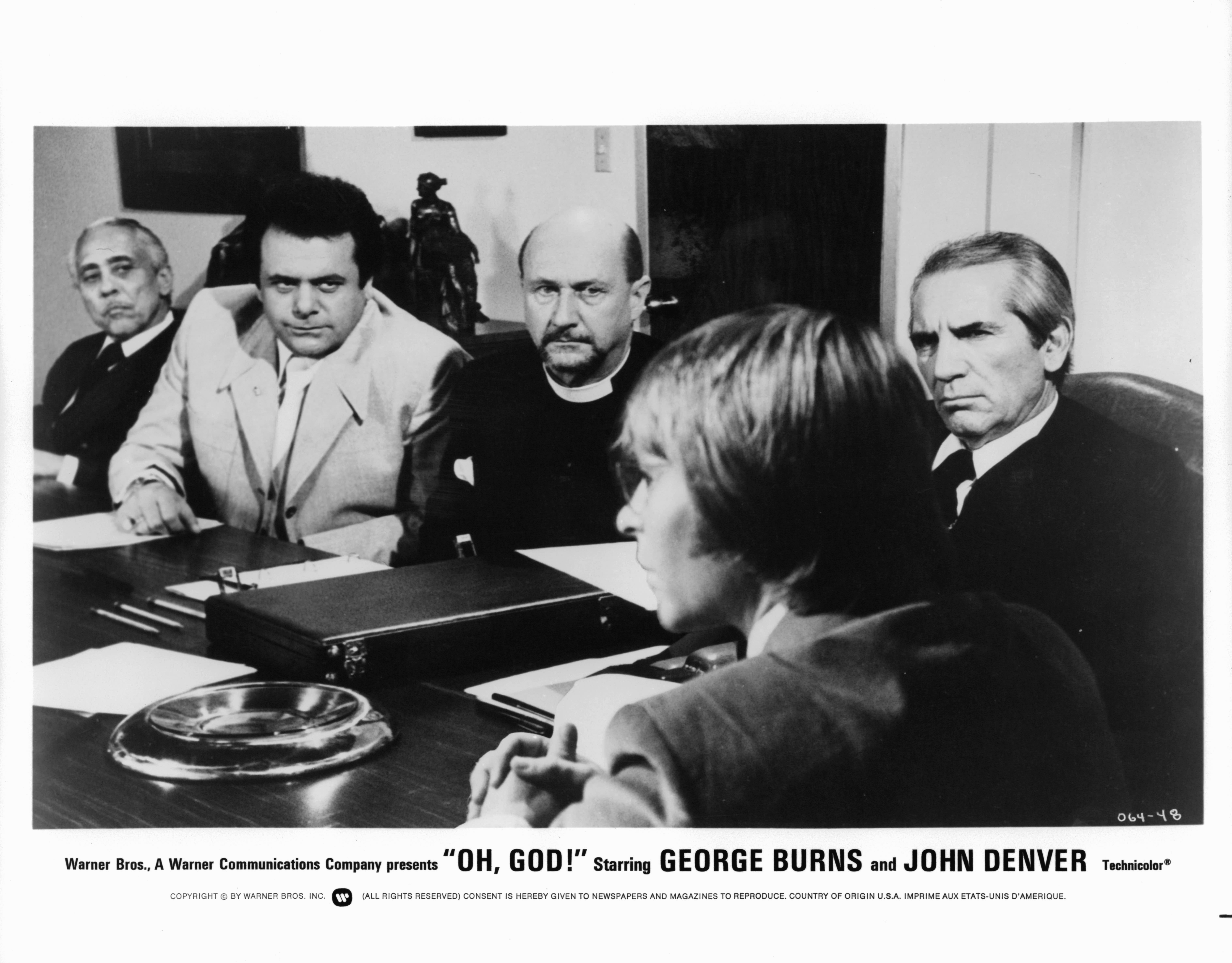Still of John Denver, Donald Pleasence and Paul Sorvino in Oh, God! (1977)