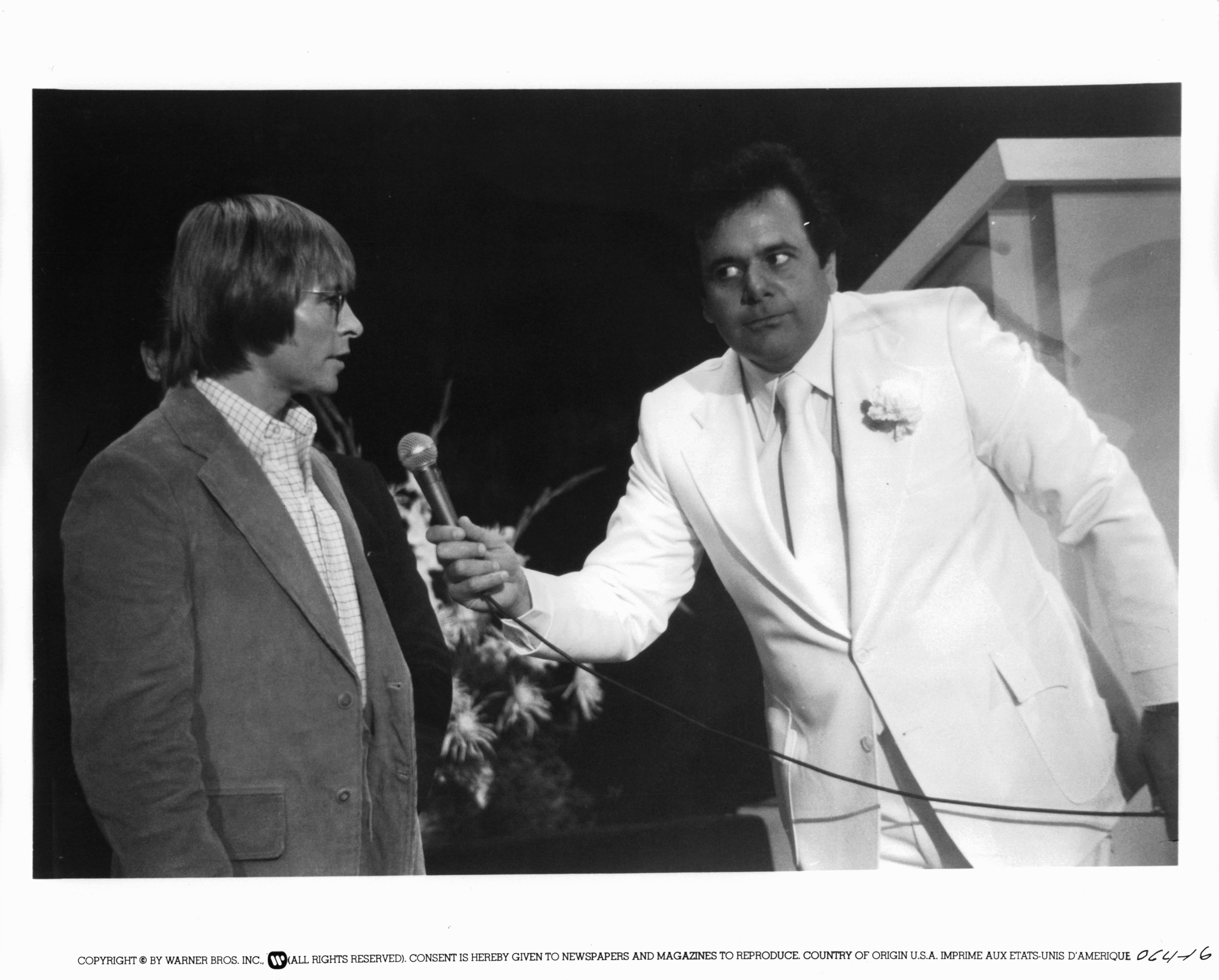 Still of John Denver and Paul Sorvino in Oh, God! (1977)