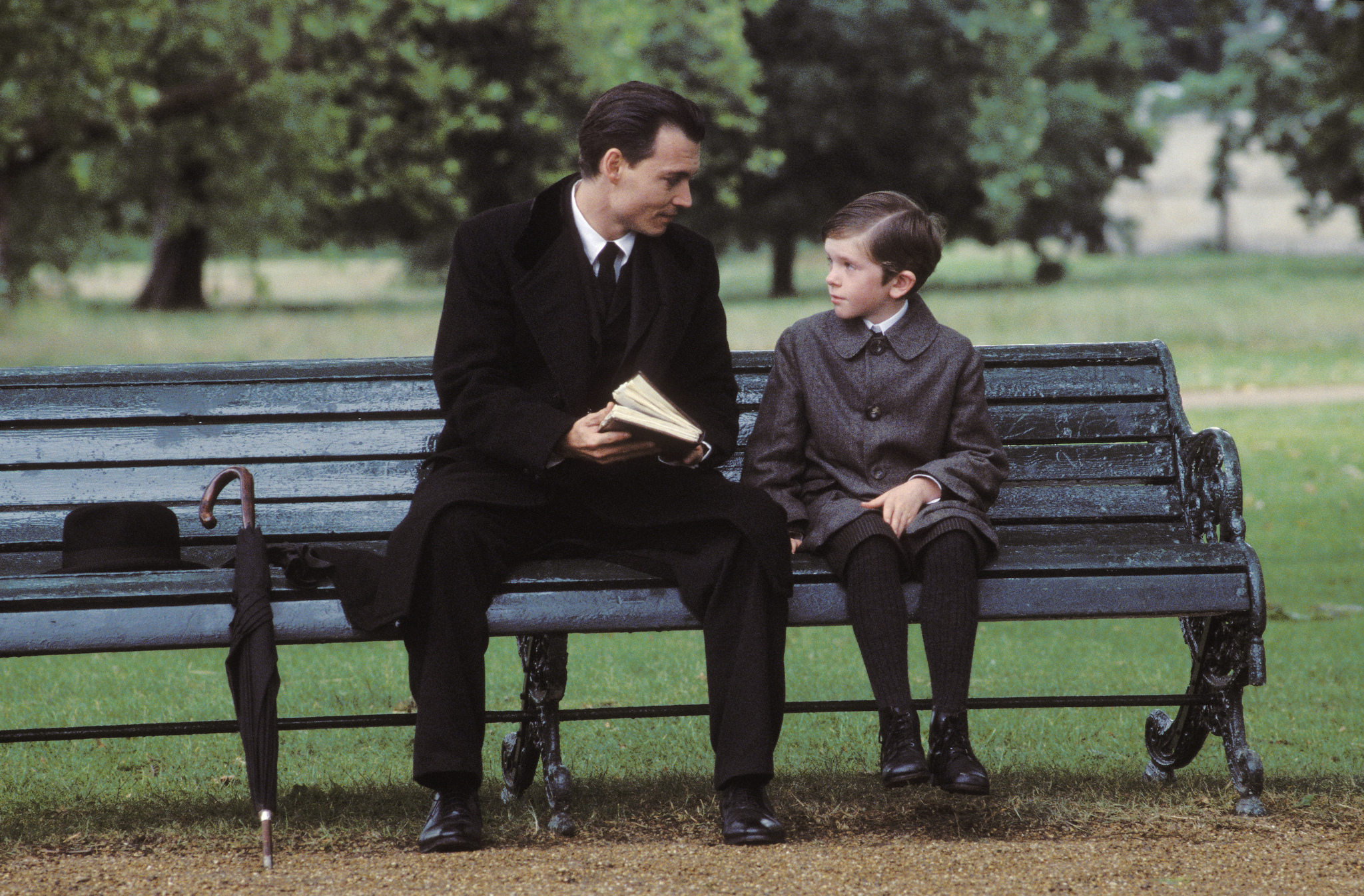 Still of Johnny Depp and Freddie Highmore in Finding Neverland (2004)