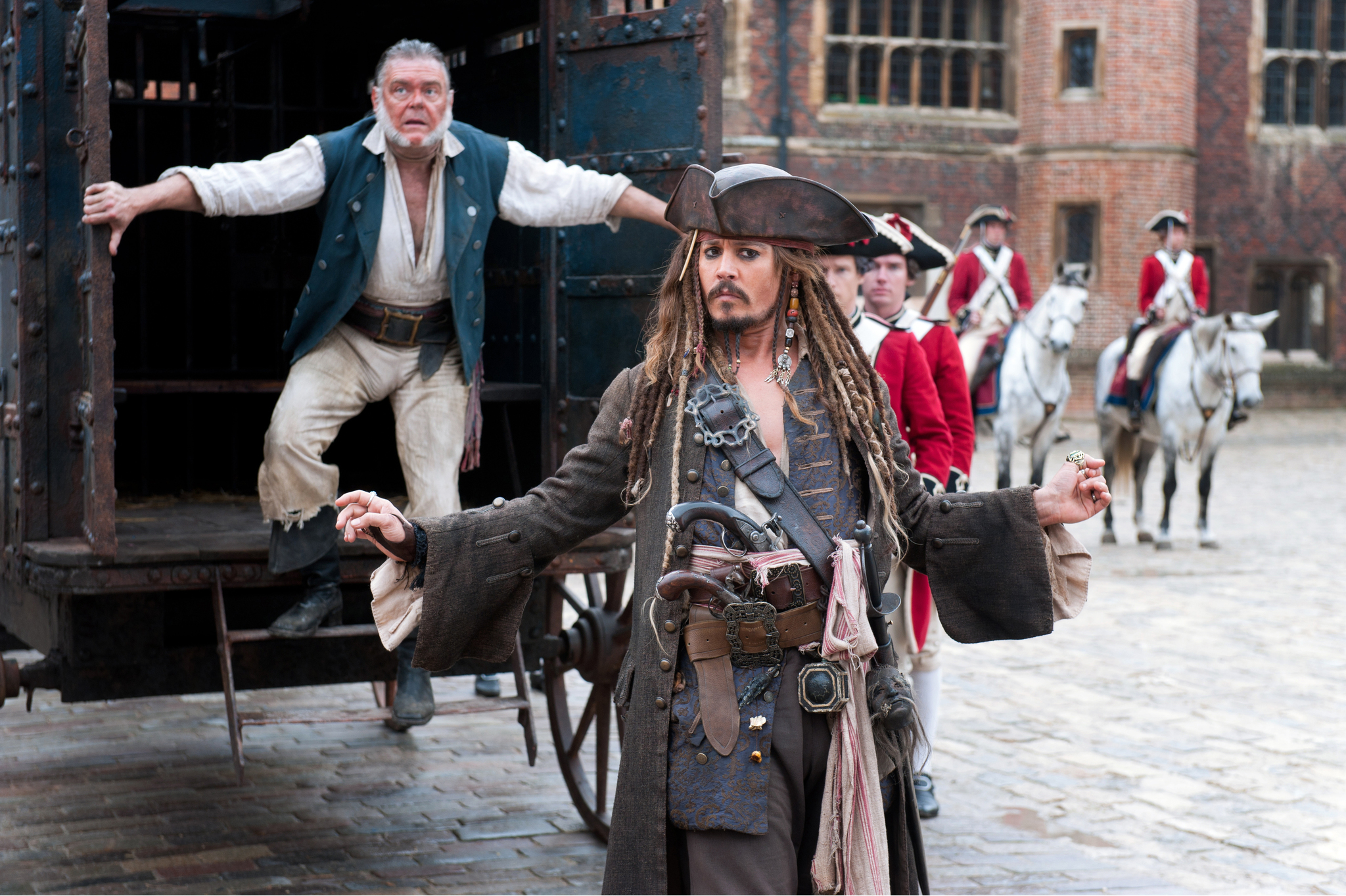 Still of Johnny Depp and Kevin McNally in Karibu piratai: ant keistu bangu (2011)