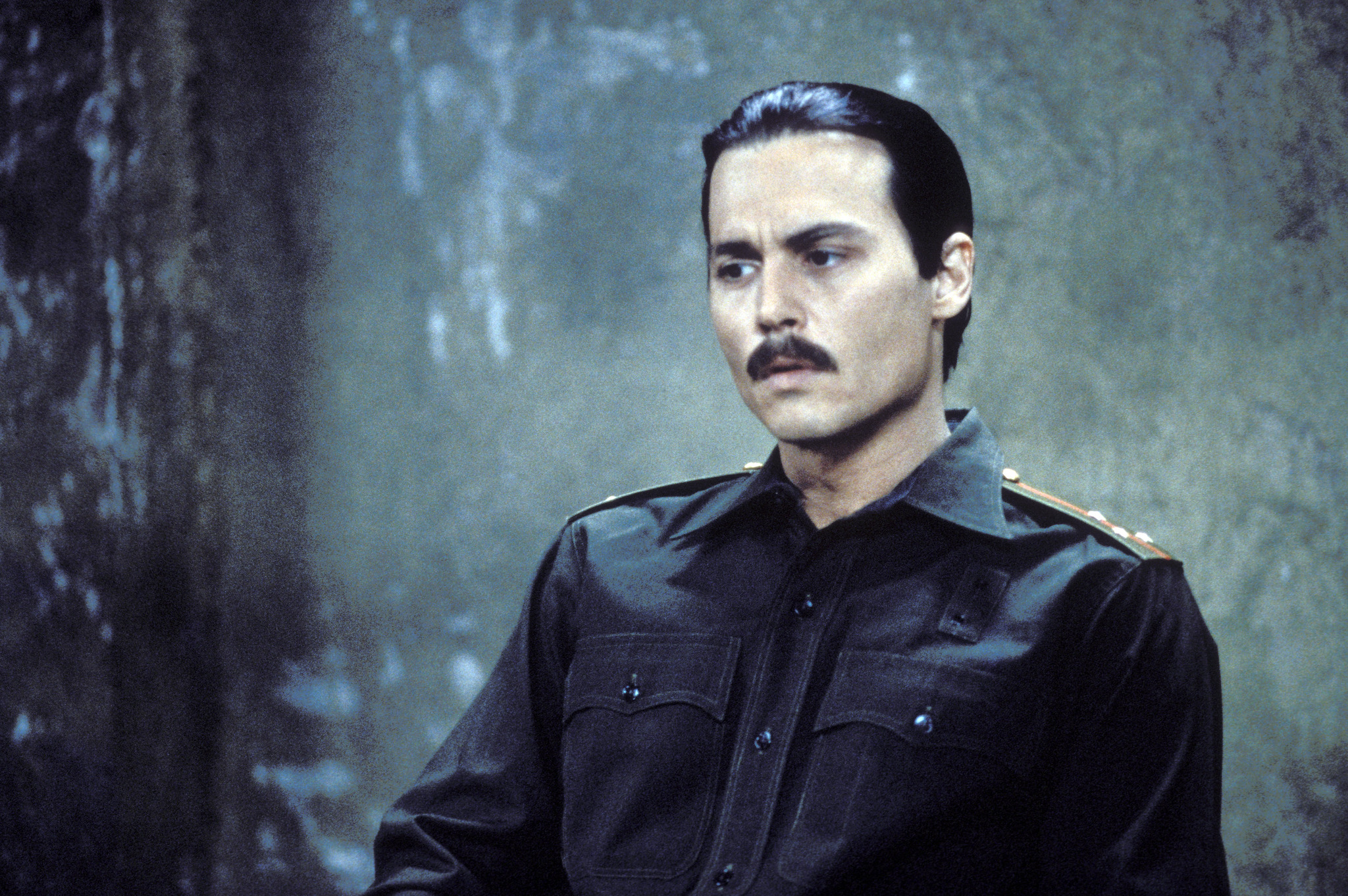 Still of Johnny Depp in Before Night Falls (2000)