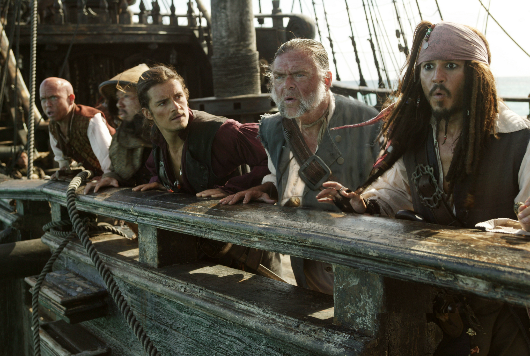 Still of Johnny Depp, Orlando Bloom, Martin Klebba and Kevin McNally in Karibu piratai: pasaulio pakrasty (2007)