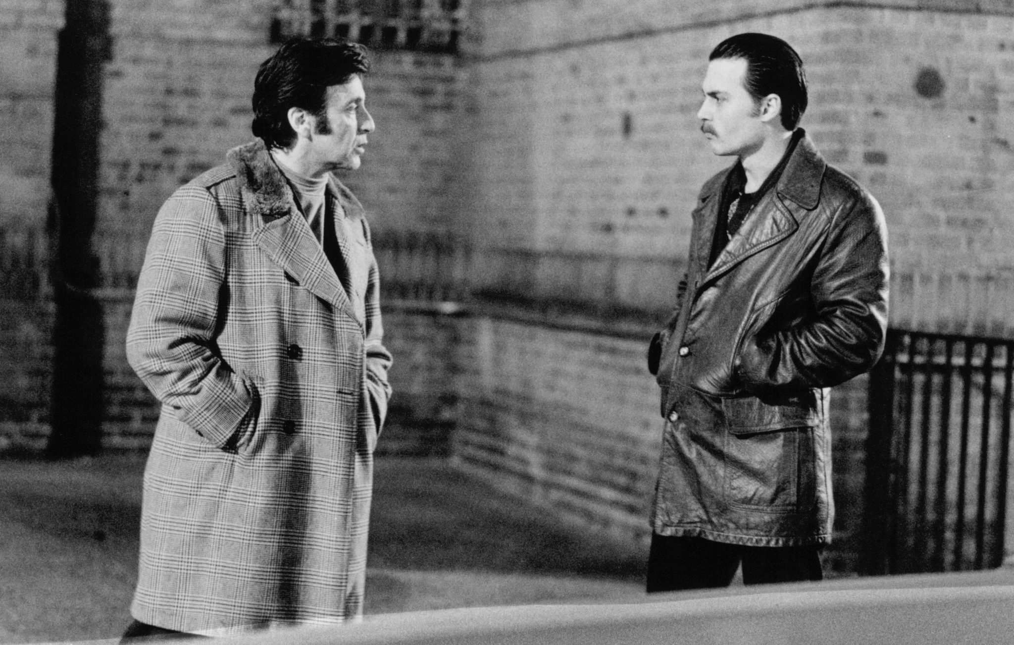 Still of Johnny Depp and Al Pacino in Donis Brasko (1997)