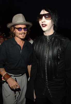 Johnny Depp and Marilyn Manson at event of Karibu piratai: numirelio skrynia (2006)