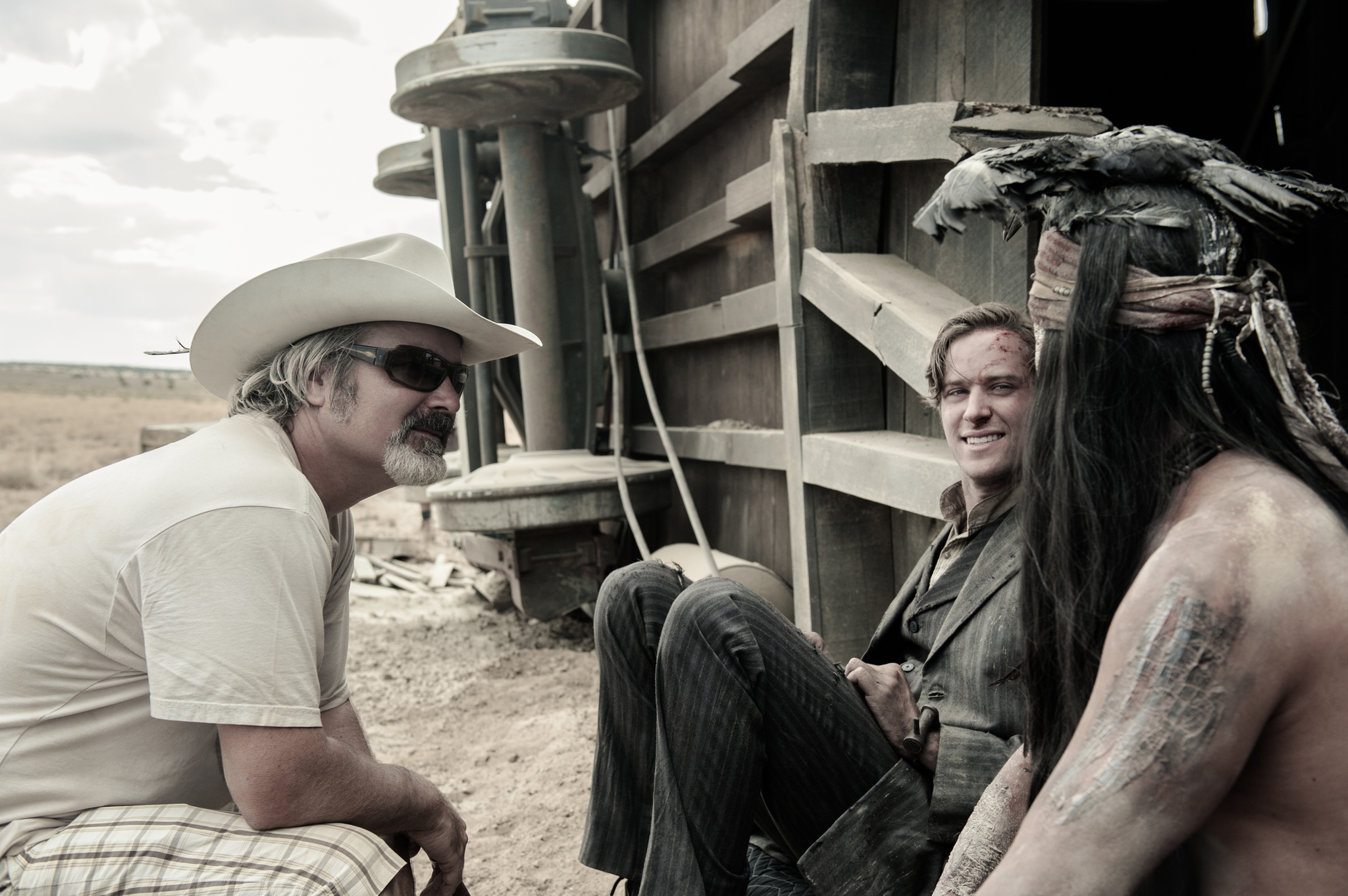 Johnny Depp and Gore Verbinski in Vienisas klajunas (2013)