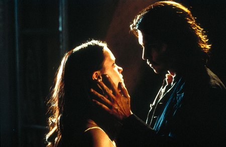 Still of Johnny Depp and Christina Ricci in The Man Who Cried (2000)