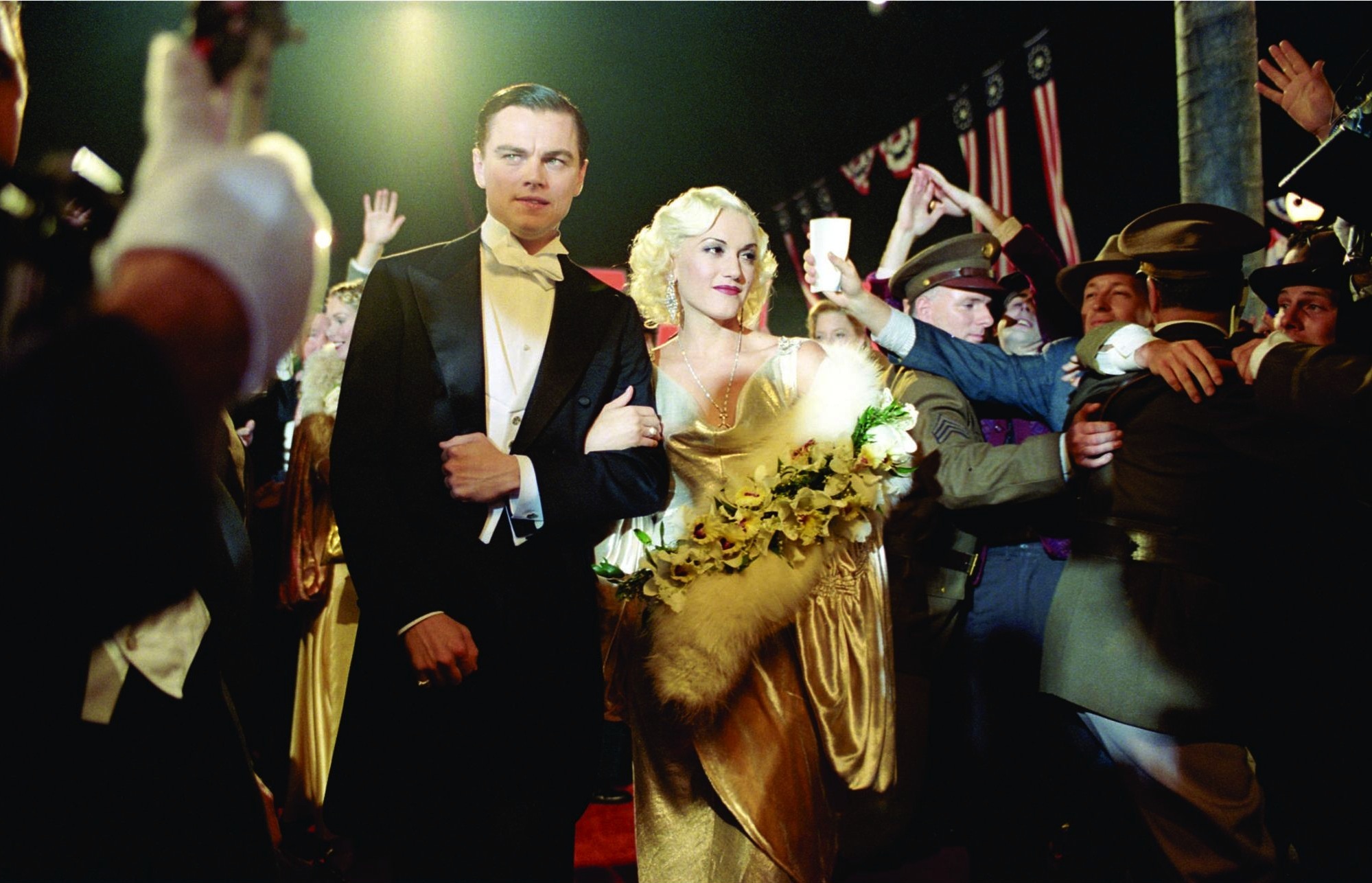 Still of Leonardo DiCaprio and Gwen Stefani in Aviatorius (2004)