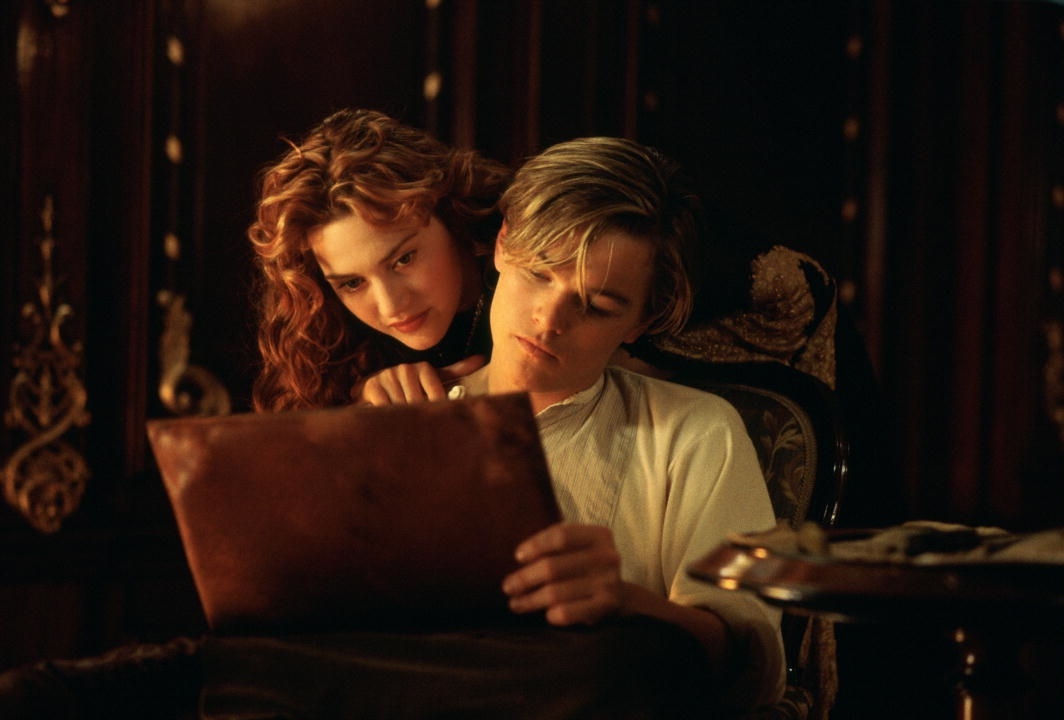 Still of Leonardo DiCaprio and Kate Winslet in Titanikas (1997)