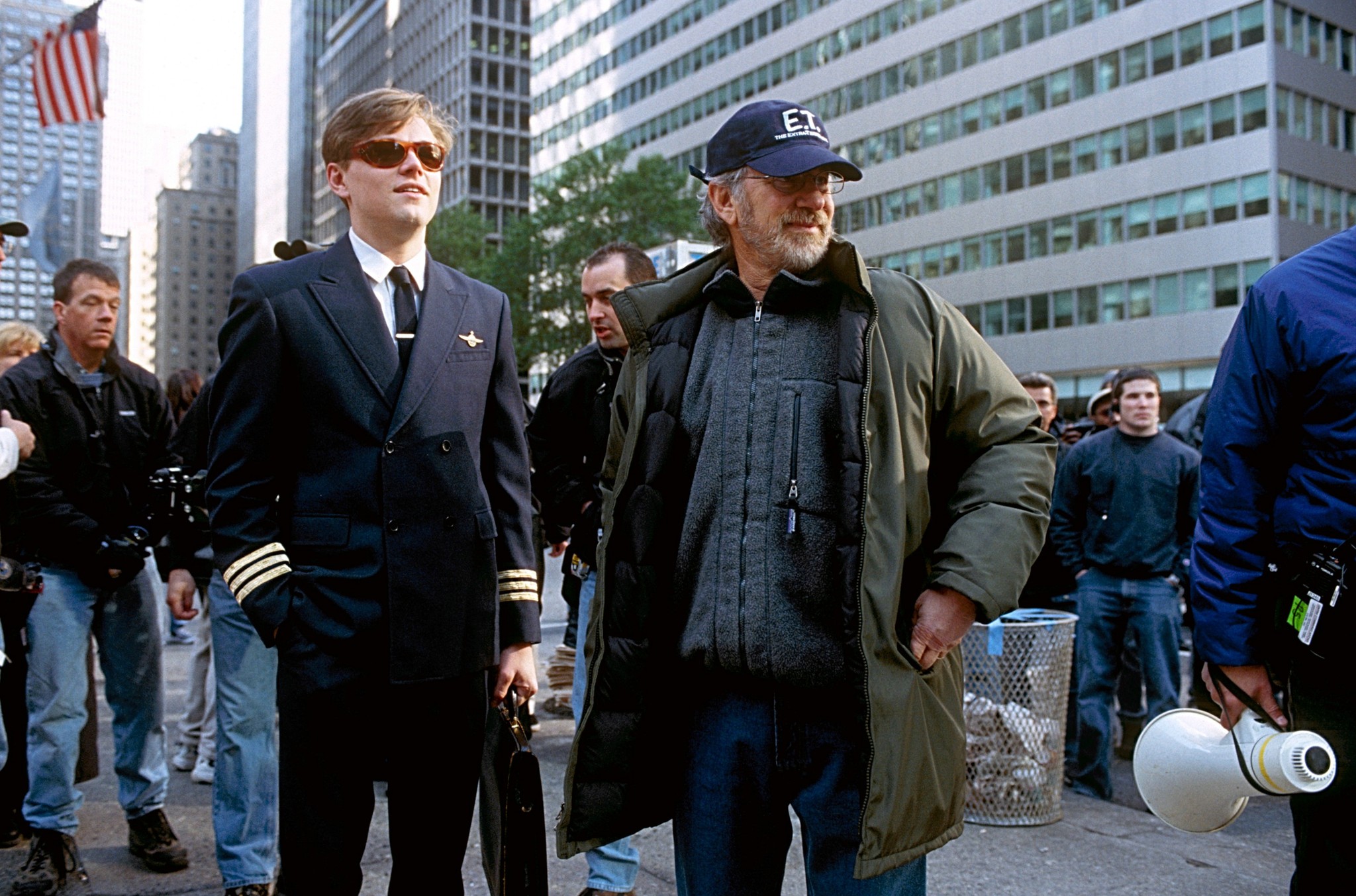 Leonardo DiCaprio and Steven Spielberg in Pagauk, jei gali (2002)