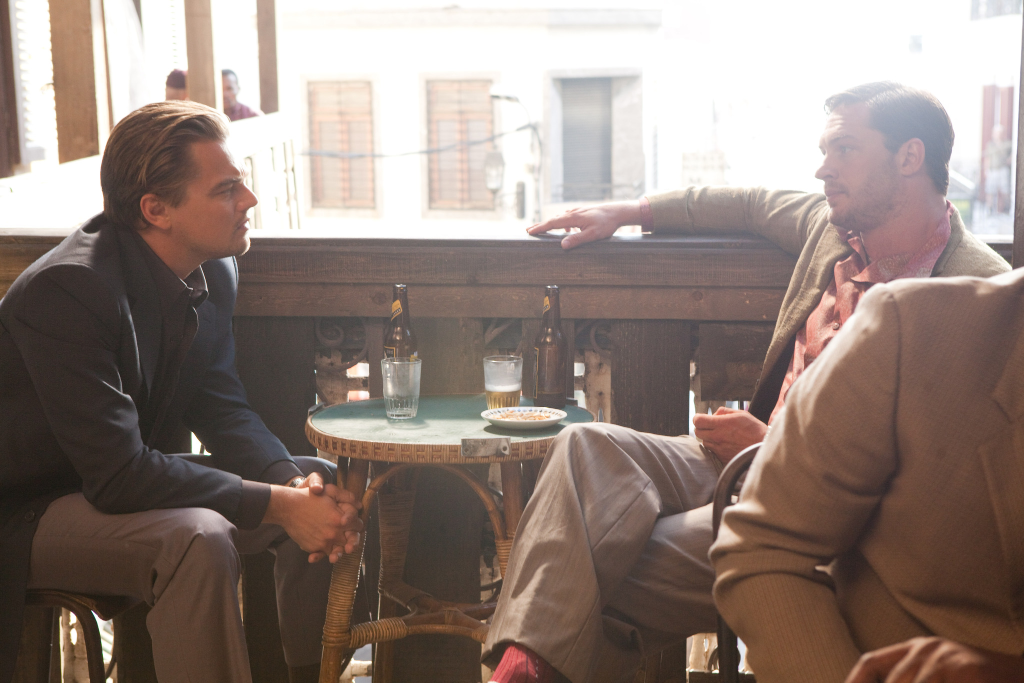 Still of Leonardo DiCaprio and Tom Hardy in Pradzia (2010)