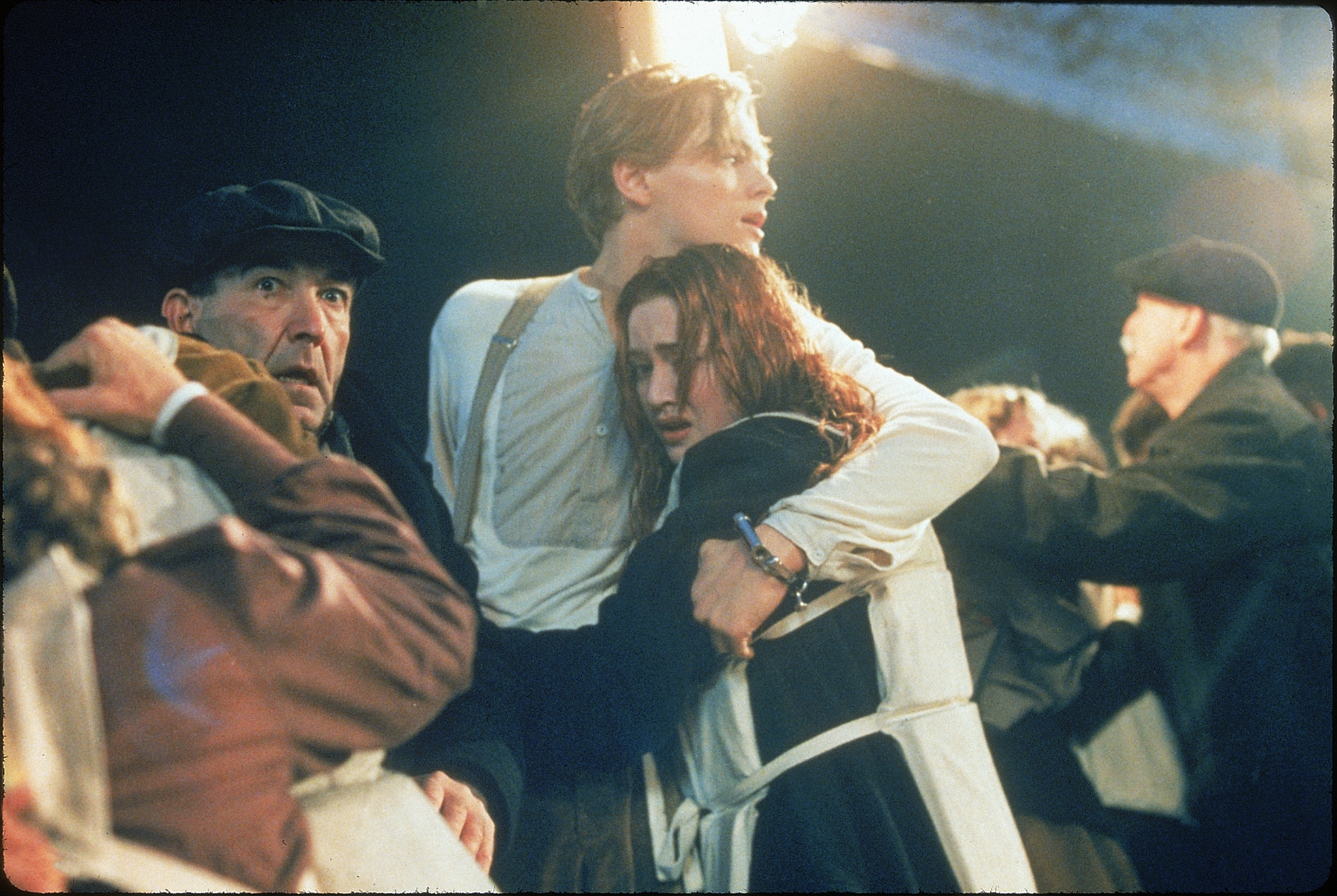 Still of Leonardo DiCaprio and Kate Winslet in Titanikas (1997)