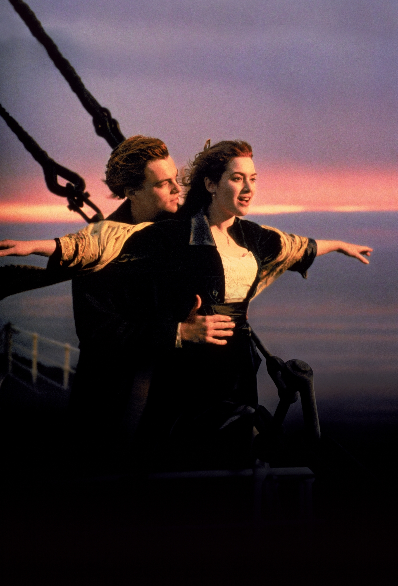 Still of Leonardo DiCaprio and Kate Winslet in Titanikas (1997)