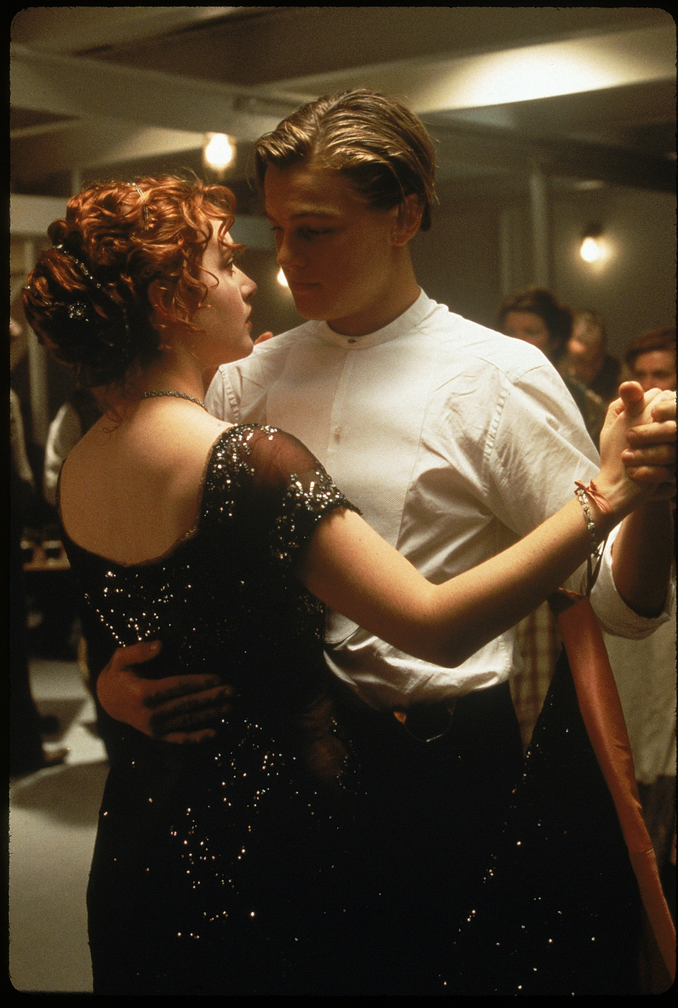 Still of Leonardo DiCaprio and Kate Winslet in Titanikas (1997)