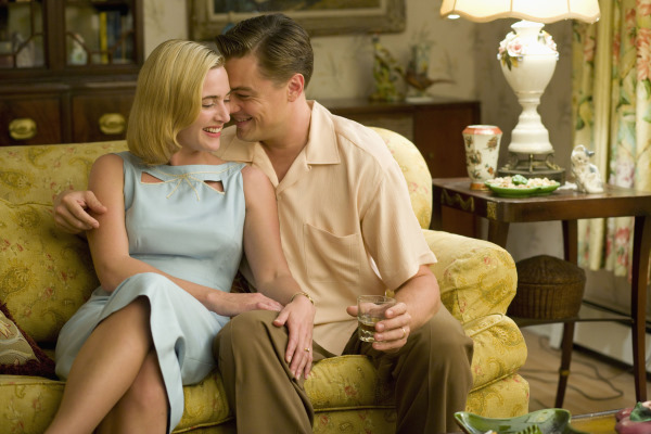 Still of Leonardo DiCaprio and Kate Winslet in Nerimo dienos (2008)