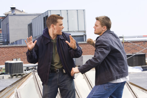 Still of Leonardo DiCaprio and Matt Damon in Infiltruoti (2006)