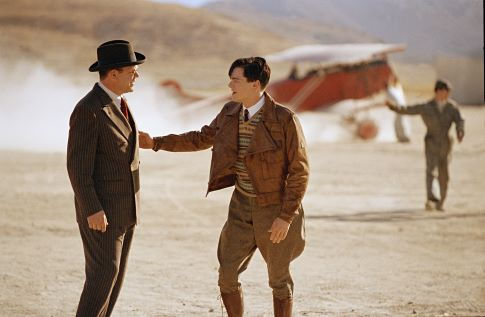 Still of Leonardo DiCaprio and John C. Reilly in Aviatorius (2004)