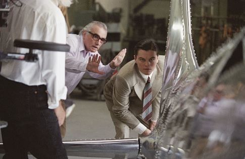 Leonardo DiCaprio and Martin Scorsese in Aviatorius (2004)