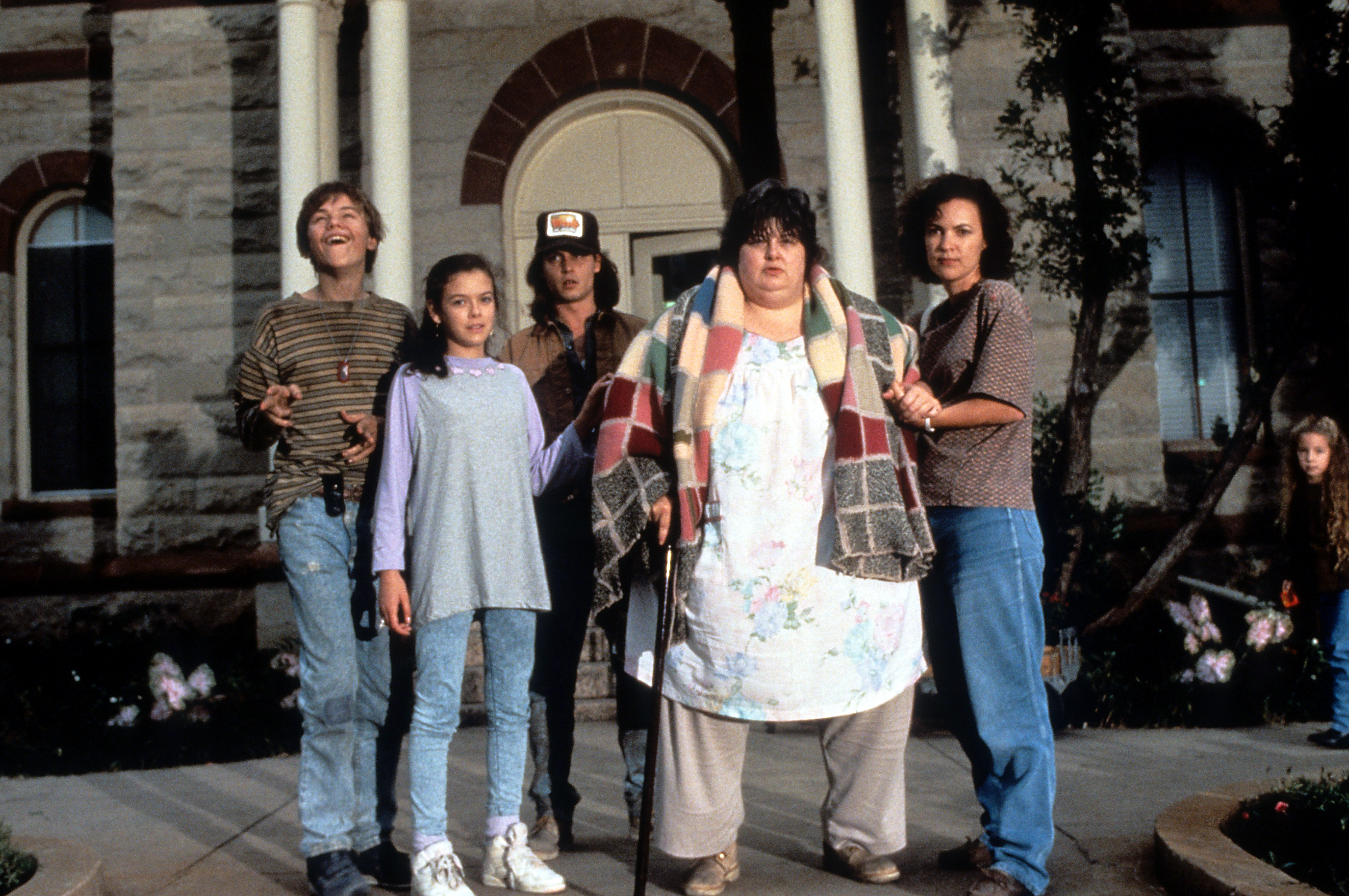 Still of Johnny Depp, Leonardo DiCaprio and Juliette Lewis in What's Eating Gilbert Grape (1993)