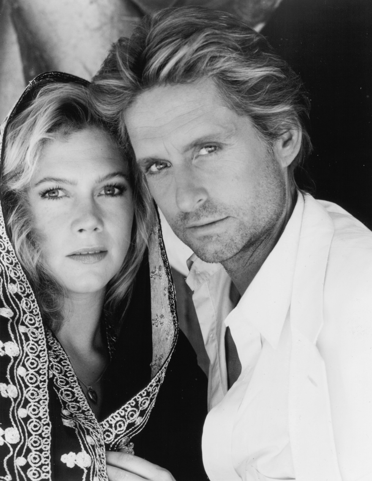 Still of Michael Douglas and Kathleen Turner in The Jewel of the Nile (1985)