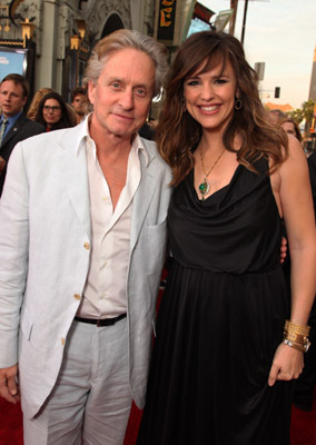 Michael Douglas and Jennifer Garner at event of Ghosts of Girlfriends Past (2009)