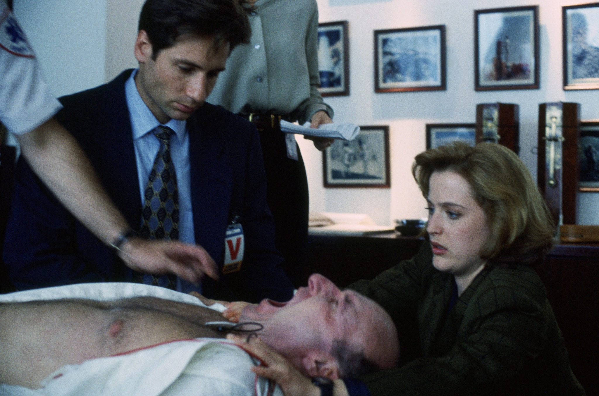 Still of Gillian Anderson and David Duchovny in X failai (1993)