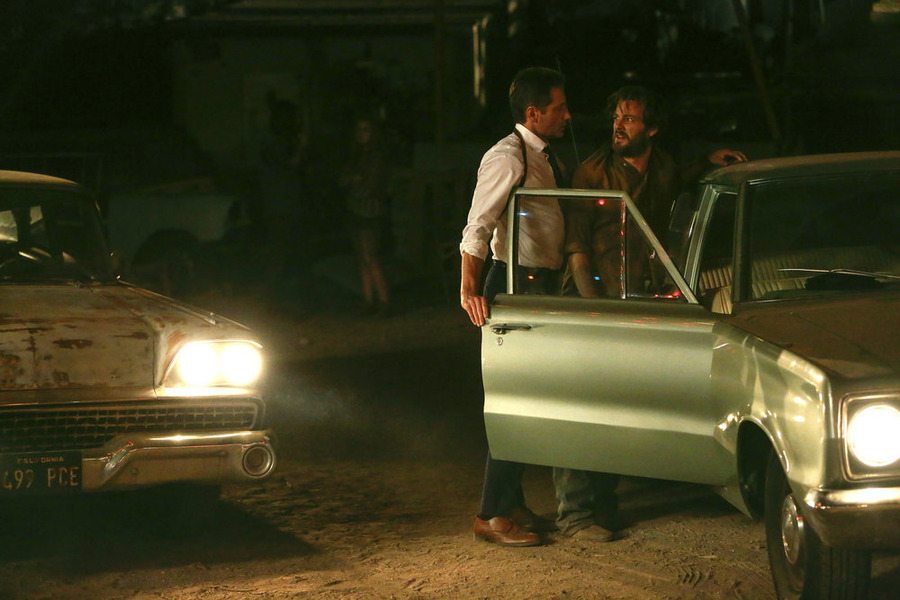 Still of David Duchovny and Gethin Anthony in Aquarius (2015)