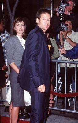 David Duchovny and Téa Leoni at event of The X Files (1998)