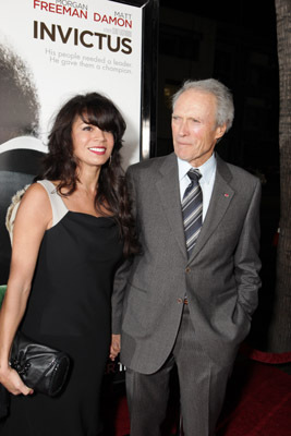 Clint Eastwood and Dina Eastwood at event of Nenugalimas (2009)