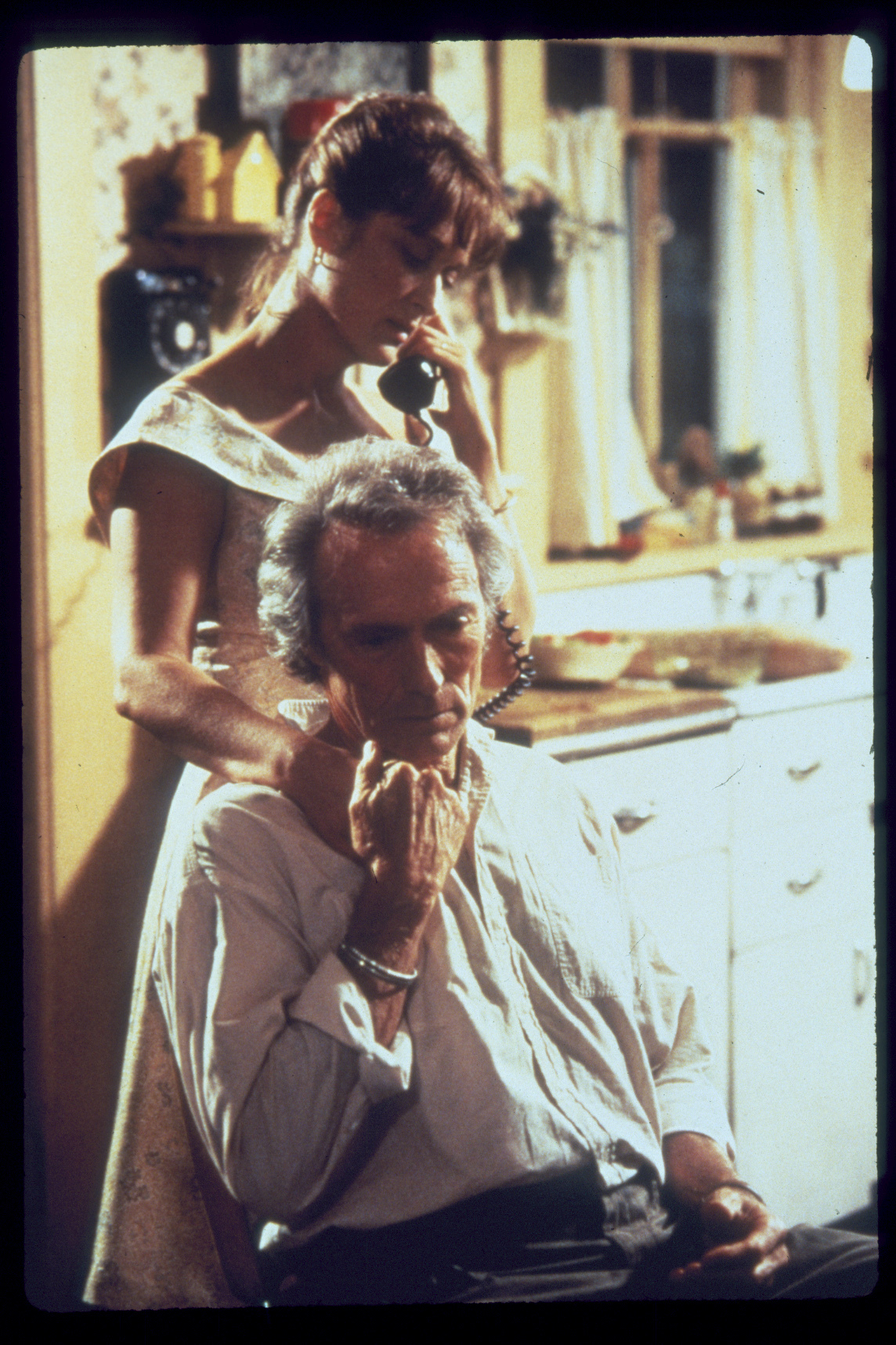 Still of Clint Eastwood and Meryl Streep in Medisono grafystes tiltai (1995)