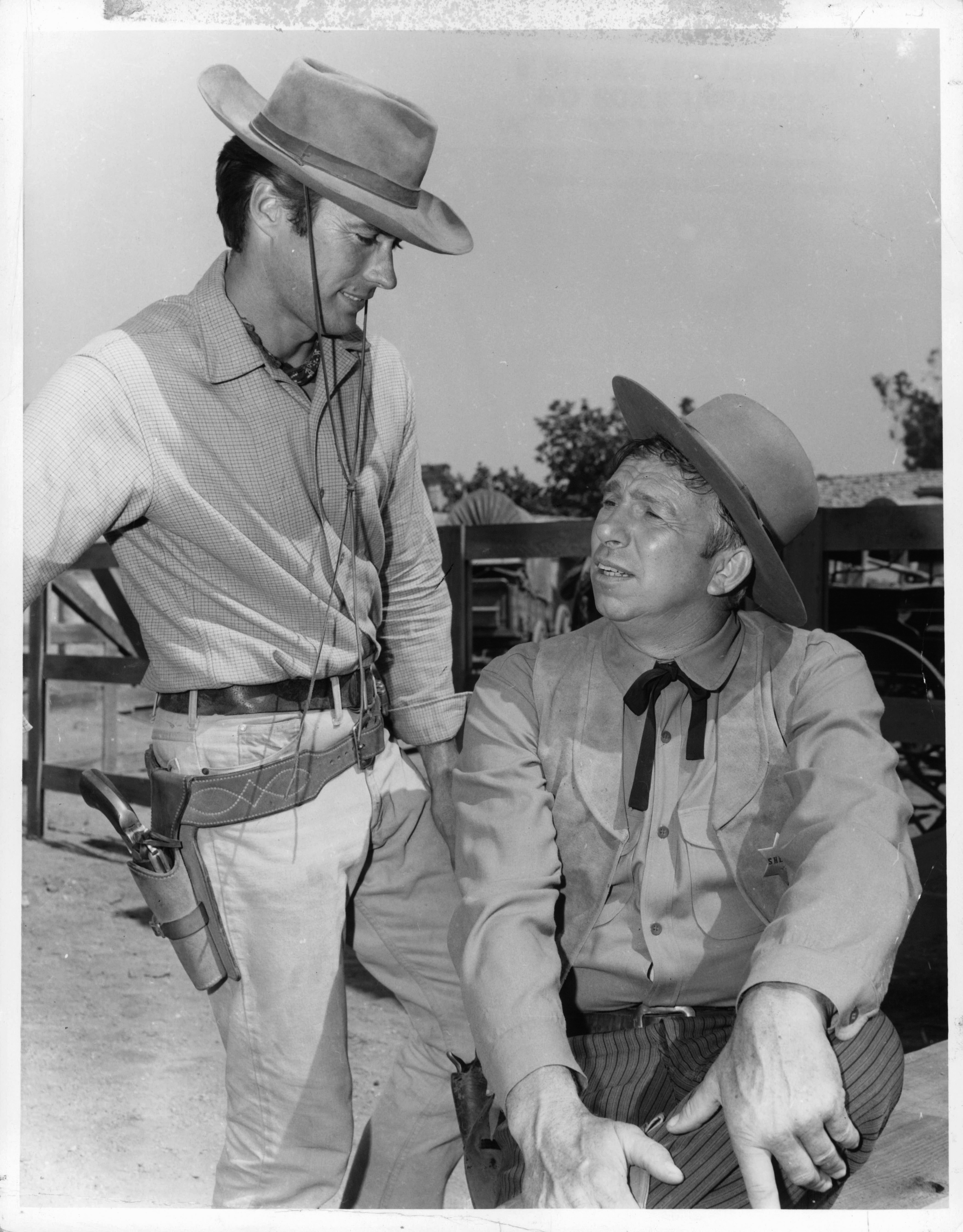 Still of Clint Eastwood and Slim Pickens in Rawhide (1959)